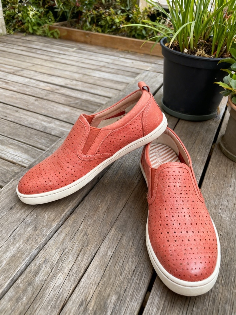 Taos Court Slip on in Warm Red